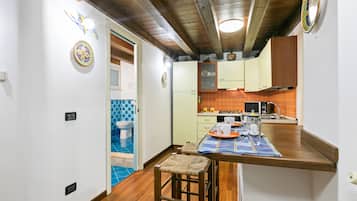 Apartment, 3 Bedrooms | Private kitchen | Full-sized fridge, microwave, oven, stovetop