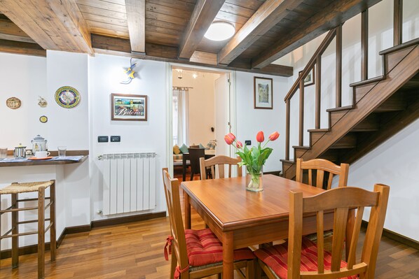 Apartment, 3 Bedrooms | In-room dining - Vittorio Emanuele & Via Roma Colorful Apartment (Palermo)