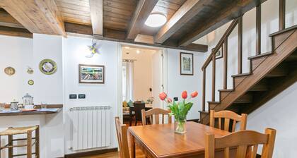 Vittorio Emanuele & Via Roma Colorful Apartment