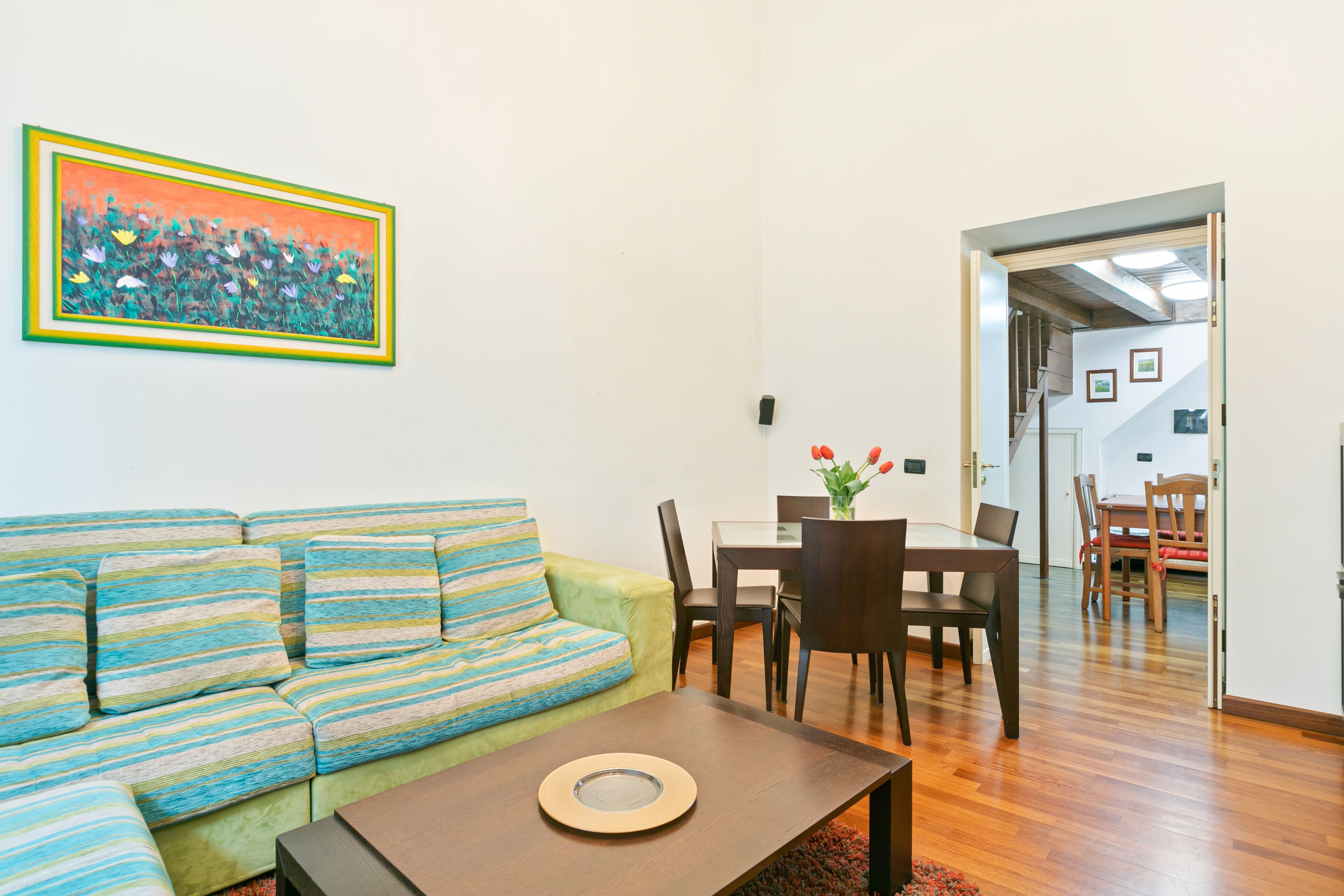 Vittorio Emanuele & Via Roma Colorful Apartment