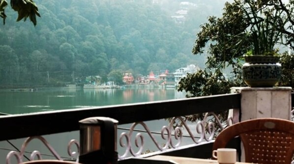 Lake - Oak Shead Hotel (Nainital)