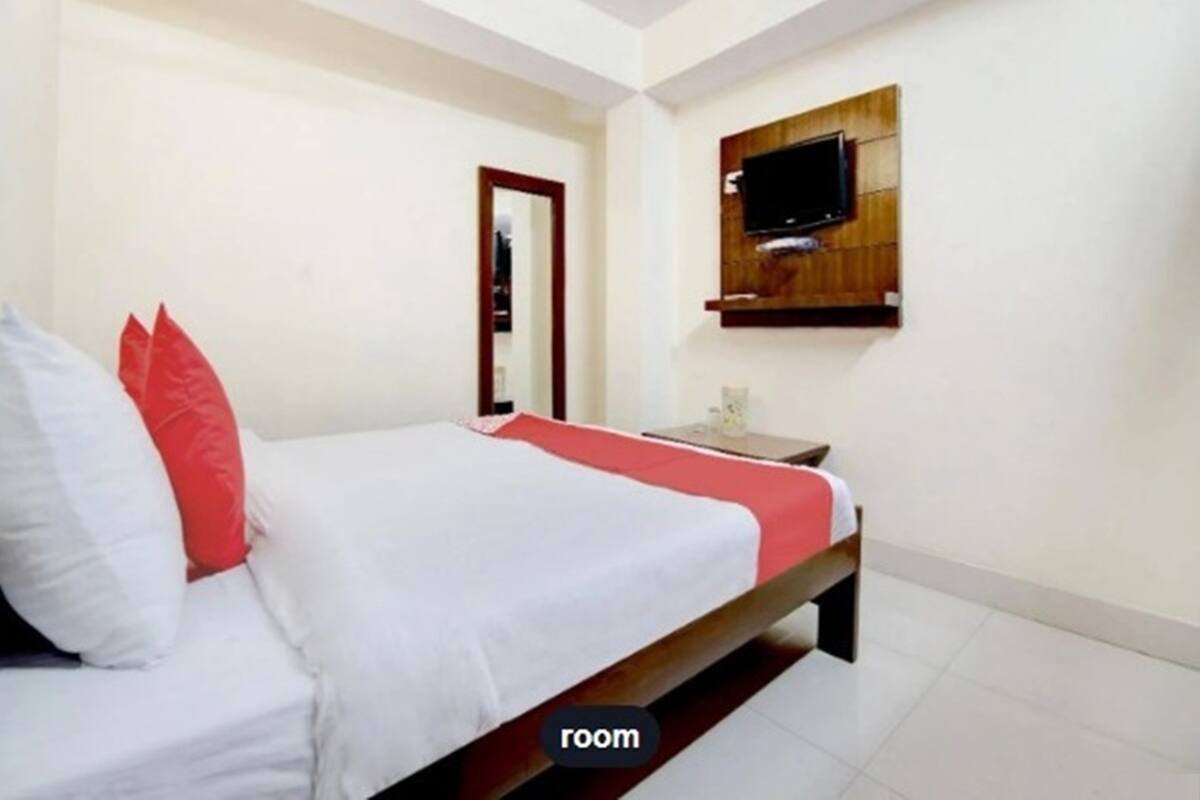 Executive Double Room | Desk, laptop workspace, free WiFi