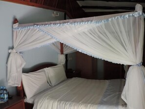 デラックス ダブルルーム パティオ | デスク、WiFi (無料)、ベッドシーツ