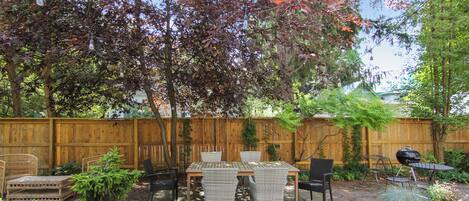 تناول الطعام بالخارج