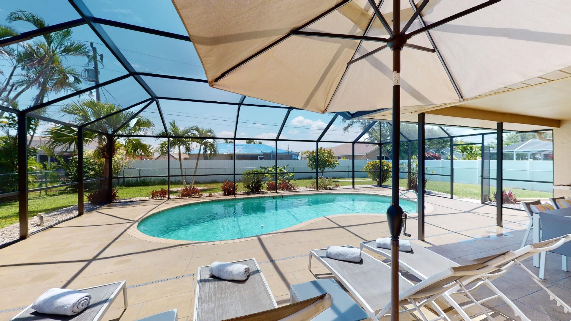 Exquisite Ferienvilla mit Pool in Erstklassiger Lage von Cape Coral