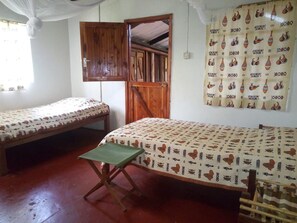 Twin Room | Desk, blackout drapes, free WiFi, bed sheets - Muremba Retreat Kitale (Kitale)