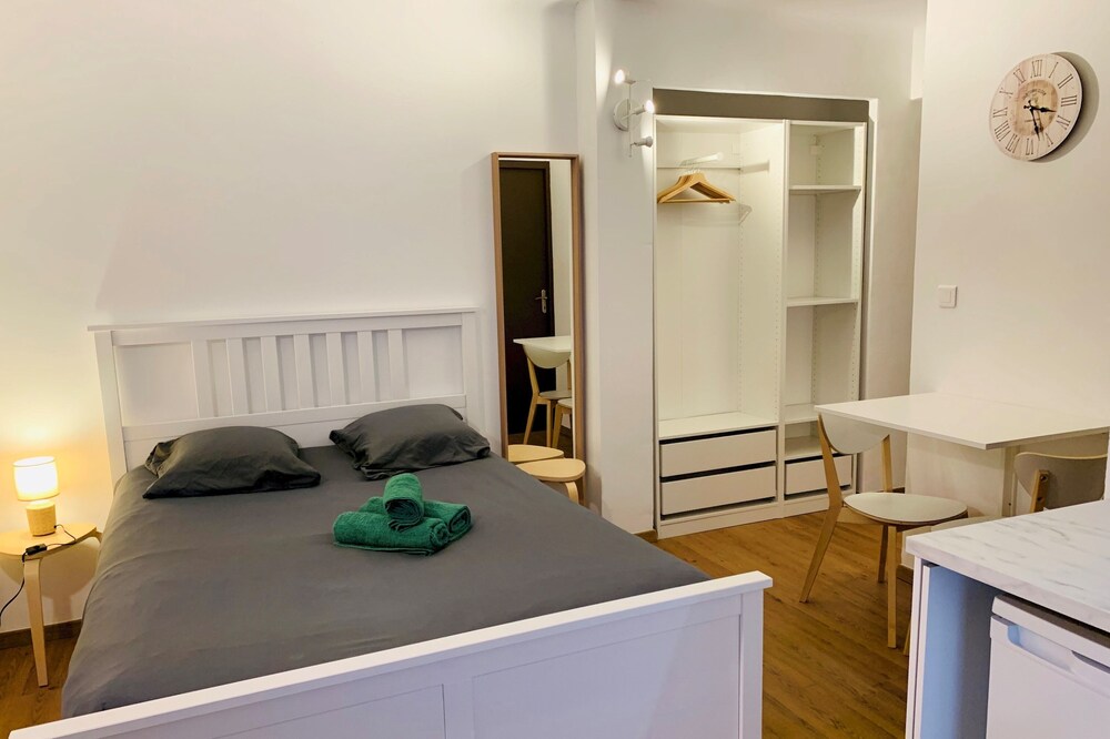 TULIPE STUDIO - Studio Apartment, Sleeps 2