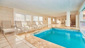 Indoor pool, outdoor pool, open 9:00 AM to 8:30 PM, pool loungers - Punto Playa (Villa Gesell)