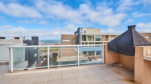 Apartamento, 2 habitaciones | Vistas al mar