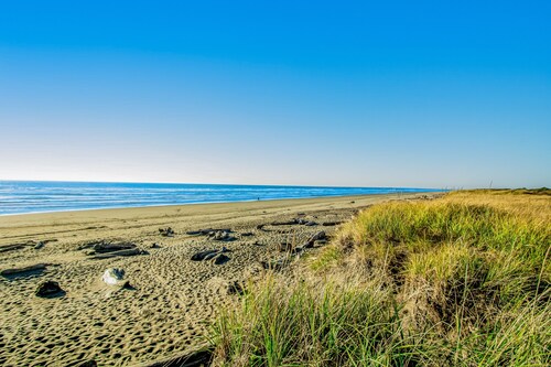 Open & airy condo w/ private balcony, jetty view, & quick access to the beach