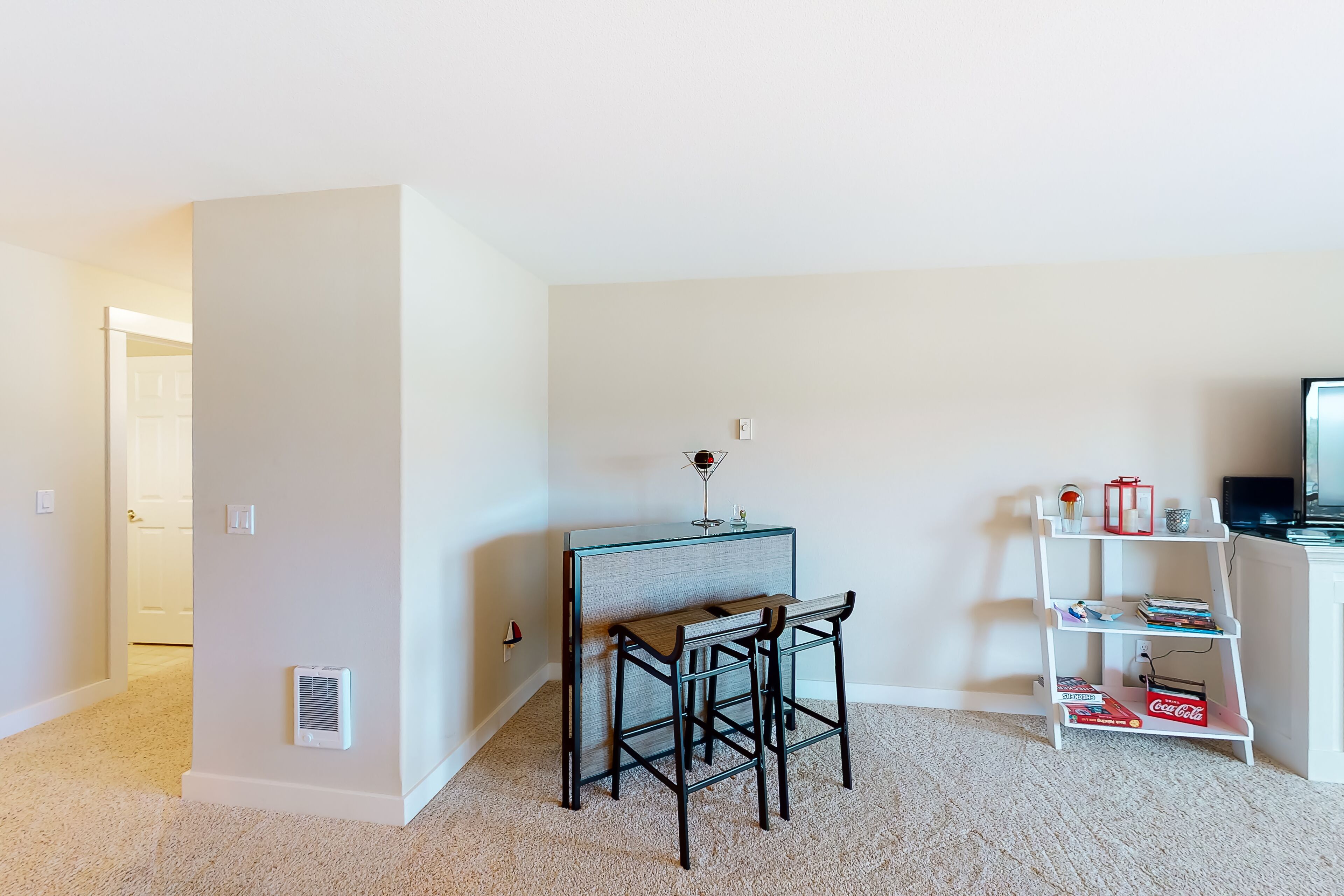 Open & airy condo w/ private balcony, jetty view, & quick access to the beach!