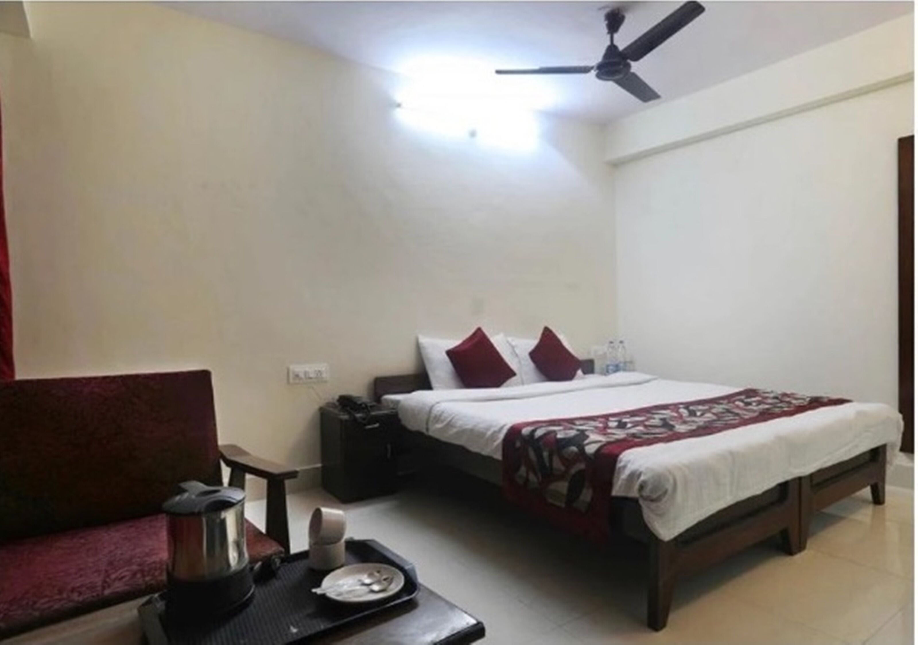 Deluxe Double Room | Minibar, in-room safe, individually decorated, individually furnished