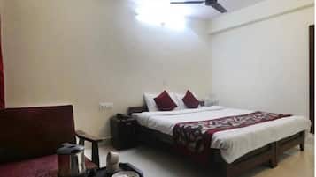 Deluxe Double Room | Minibar, in-room safe, individually decorated, individually furnished