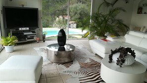 TV, DVD-spiller, stereoanlegg og PC-skjermer