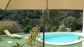 Piscina all'aperto, una piscina riscaldata