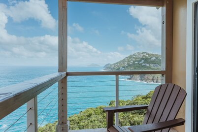 Private Waterfront 5 Bedroom Villa! Stunning views from every room!