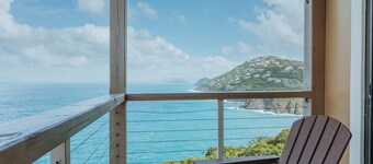 Private Waterfront 5 Bedroom Villa! Stunning views from every room!