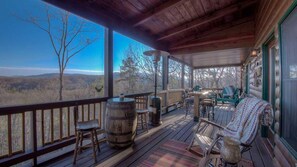 Cabin, 4 Bedrooms | Balcony