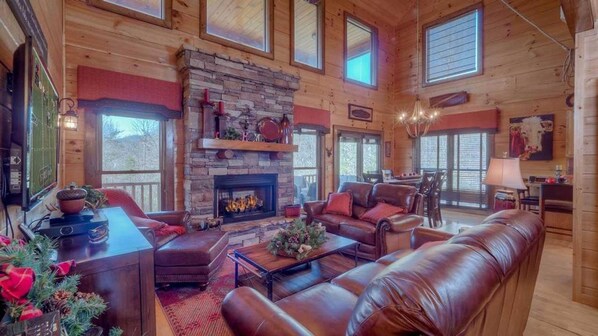 Living room - Celtic Weaver Lodge by Escape to Blue Ridge (Blue Ridge)