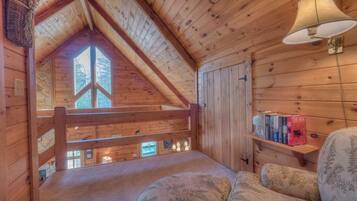 Cabin, 3 Bedrooms | 3 bedrooms, iron/ironing board, free WiFi, bed sheets