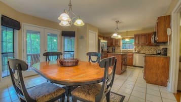 Cabin, 4 Bedrooms | Private kitchen | Fridge, microwave, stovetop, dishwasher