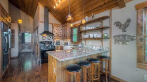 Cabin, 3 Bedrooms | Private kitchen