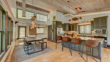 Cabin, 4 Bedrooms | Private kitchen | Fridge, microwave, stovetop, dishwasher