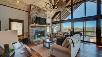 Cabin, 3 Bedrooms | Living room | TV