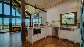 Cabin, 3 Bedrooms | Private kitchen | Fridge, microwave, stovetop, dishwasher