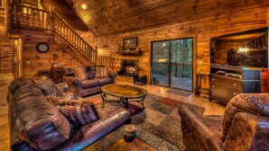 Cabin, 4 Bedrooms | Living room
