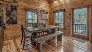Cabin, 2 Bedrooms | Dining room