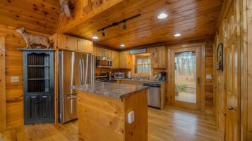 Cabaña, 4 habitaciones | Cocina privada | Refrigerador, microondas, parrilla de estufa y lavavajillas