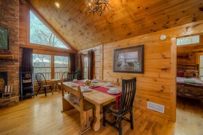 Cabin, 4 Bedrooms | Private kitchen