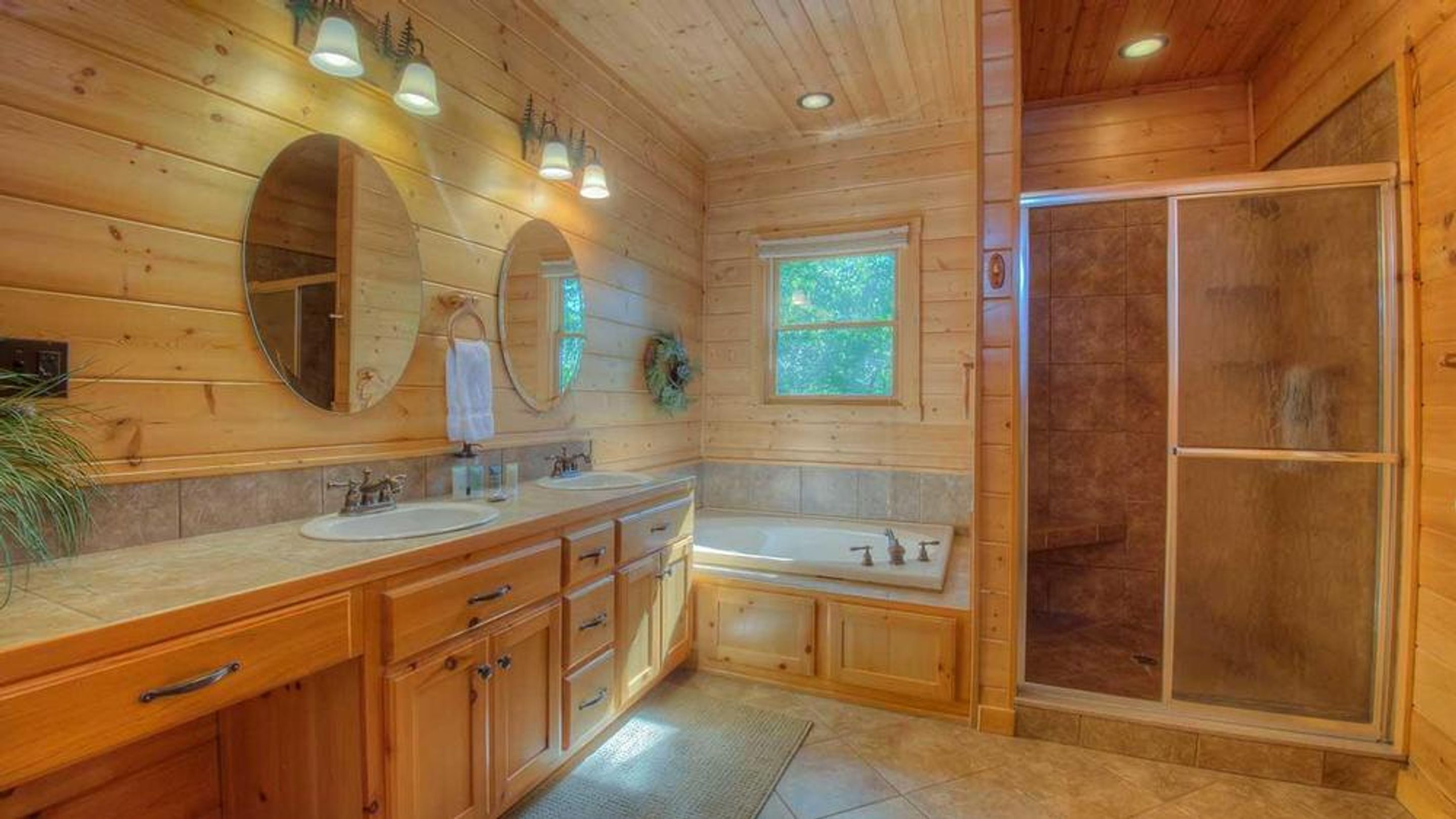 Cabin, 3 Bedrooms | Bathroom | Hair dryer, towels