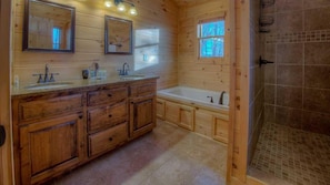 Cabin, 3 Bedrooms | Bathroom | Hair dryer, towels