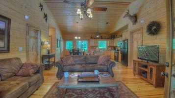 Cabin, 3 Bedrooms | Living room | TV