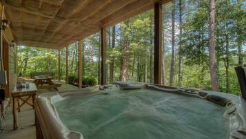 Outdoor spa tub