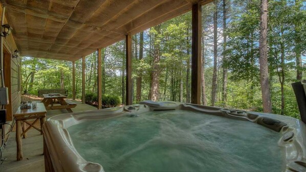 Outdoor spa tub