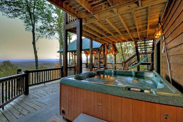 Outdoor spa tub - Almost Heaven by Escape to Blue Ridge (Blue Ridge)