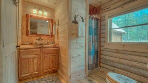 Cabin, 4 Bedrooms | Bathroom