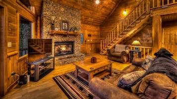 Cabin, 3 Bedrooms | Living room | TV
