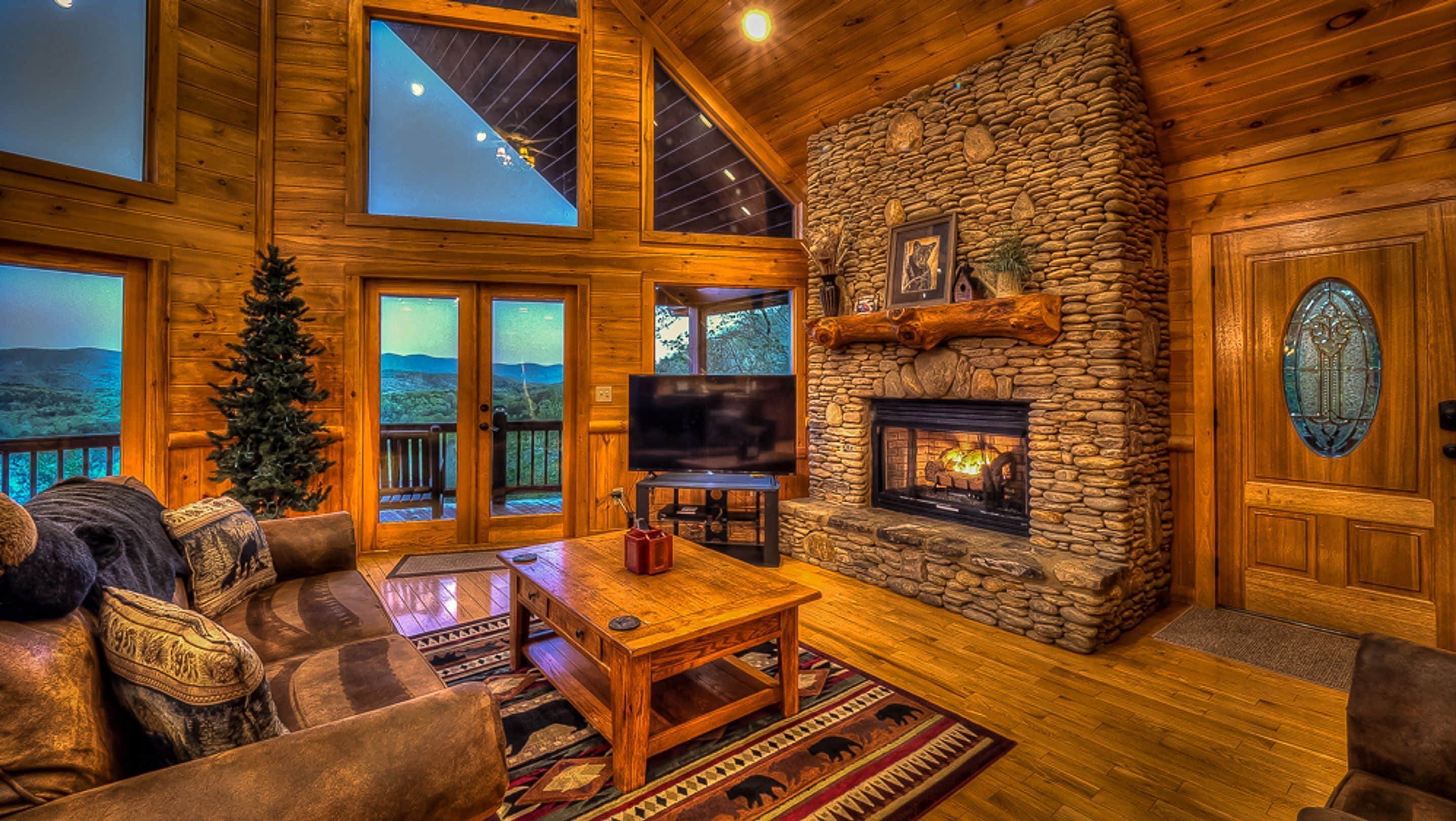 Cabin, 3 Bedrooms | Living room | TV