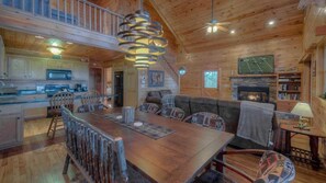 Cabin, 3 Bedrooms | Dining