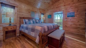 Mökki, 3 makuuhuonetta | 3 makuuhuonetta, silitysrauta/-lauta, ilmainen Wi-Fi, vuodevaatteet