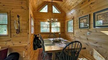 كابينة - ٣ غرف نوم | مطبخ خاص | ثلاجة، ميكروويف، موقد طهي مسطح، غسالة أطباق