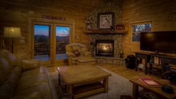 كابينة - ٣ غرف نوم | غرفة المعيشة | تلفزيون