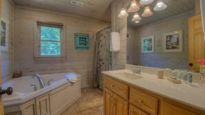 Bathroom - Come On Inn by Escape to Blue Ridge (Blue Ridge)