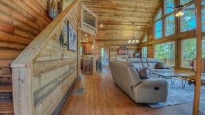Chalet rustique, 3 chambres | Salle de séjour | Téléviseur