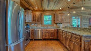 Kabin, 3 kamar tidur | Dapur pribadi | Lemari es, microwave, kompor, dan mesin pencuci piring