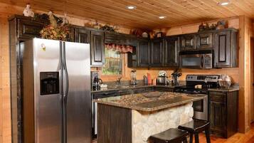 Cabin, 3 Bedrooms | Private kitchen | Fridge, microwave, stovetop, dishwasher